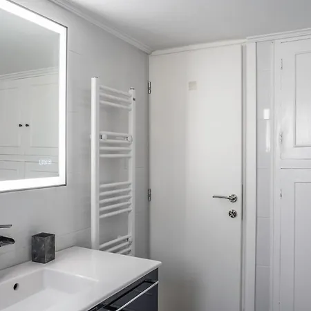 Beautiful 2bedroom Next To Siggrou Fix *