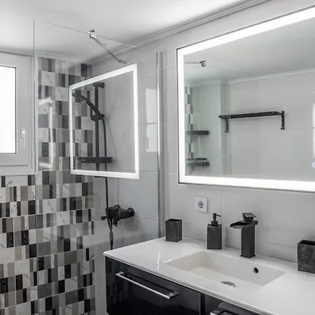 Beautiful 2bedroom Next To Siggrou Fix Apartment *